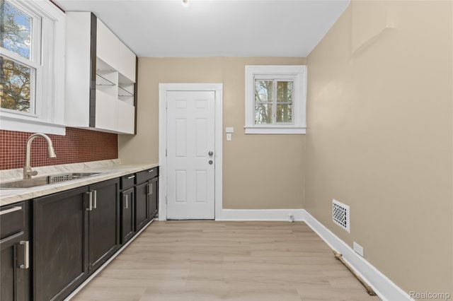 13558 Pinehurst Street, Detroit, MI 48238