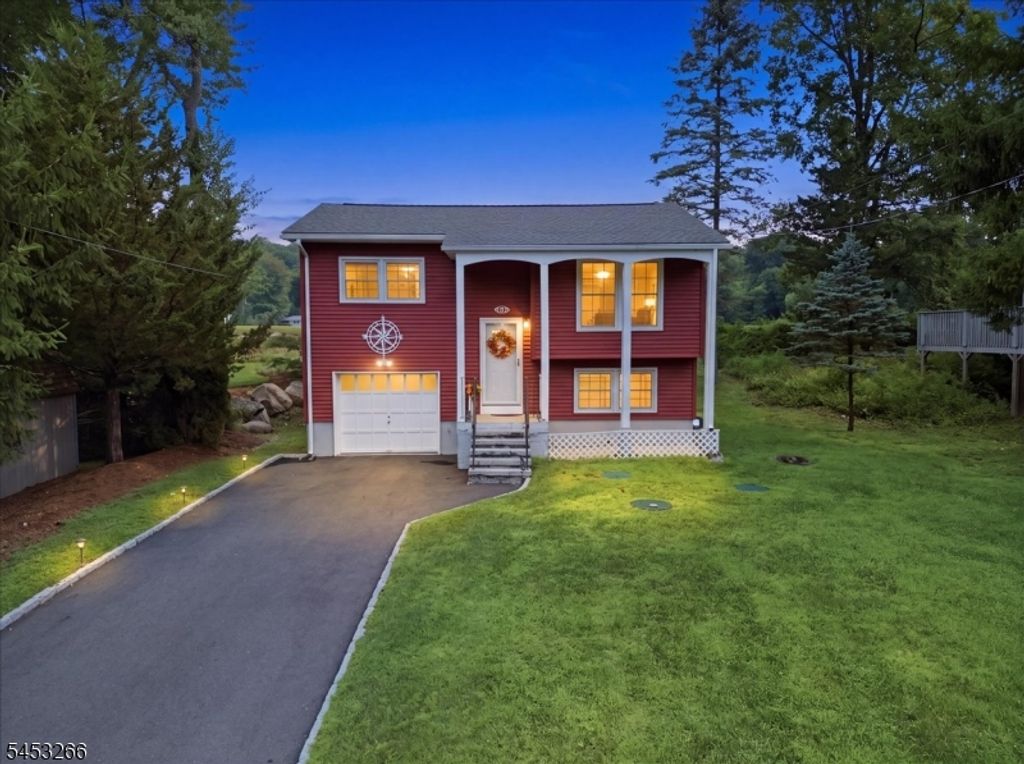 35 Lorettacong Dr, Jefferson Twp., NJ 07849 — photo 2