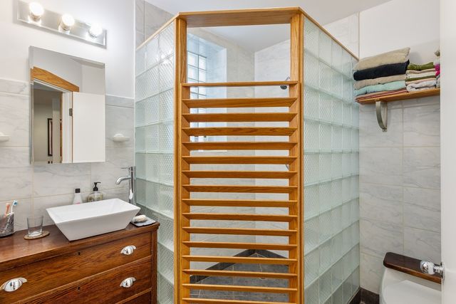 3843 W Addison Street, Chicago, IL 60618