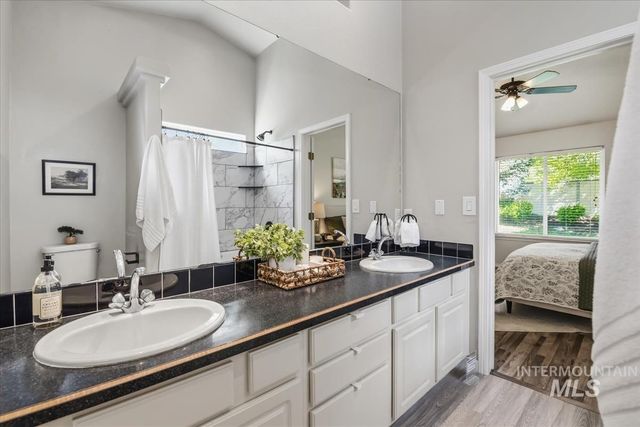 802 N Echohawk Way, Eagle, ID 83616