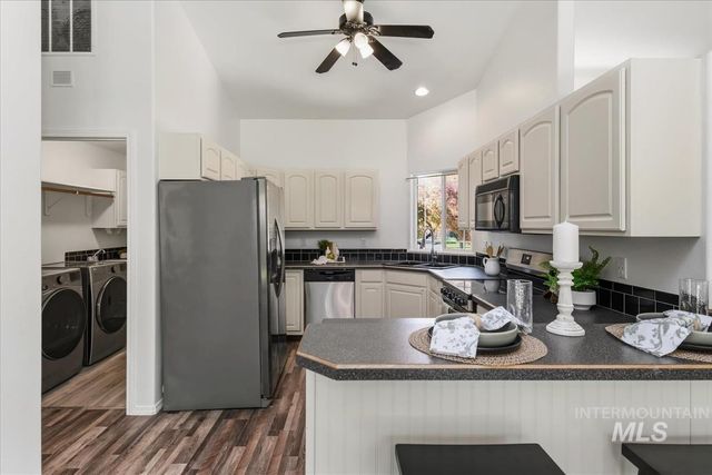 802 N Echohawk Way, Eagle, ID 83616