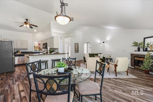 802 N Echohawk Way, Eagle, ID 83616
