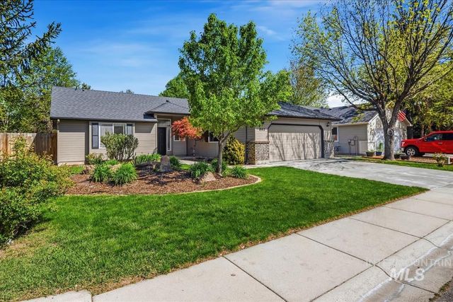 802 N Echohawk Way, Eagle, ID 83616