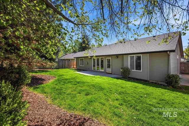 802 N Echohawk Way, Eagle, ID 83616