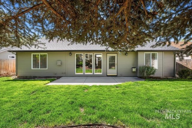 802 N Echohawk Way, Eagle, ID 83616