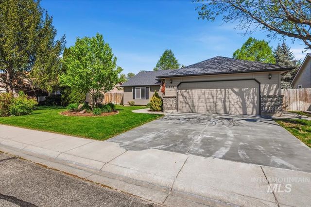 802 N Echohawk Way, Eagle, ID 83616