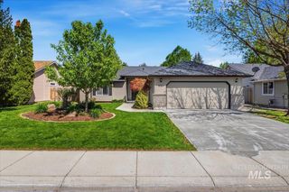 802 N Echohawk Way, Eagle, ID 83616