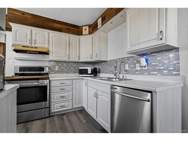 9411 Lilly Ct, Thornton, CO 80229