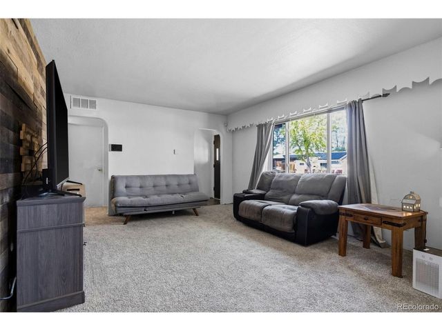 9411 Lilly Ct, Thornton, CO 80229
