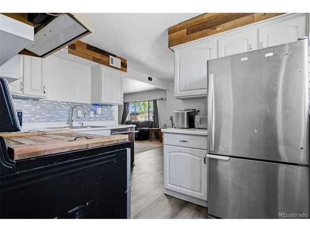 9411 Lilly Ct, Thornton, CO 80229
