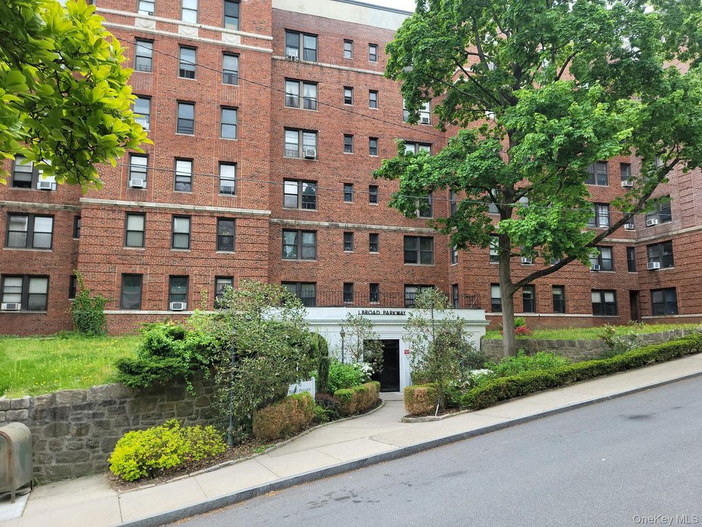 1 Broad Parkway 5 H, White Plains, NY 10601