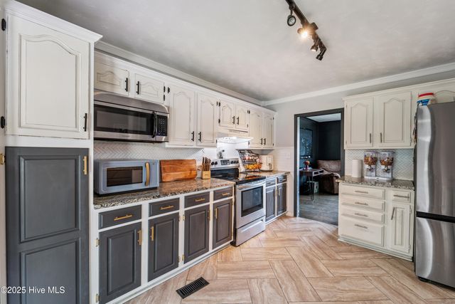 109 E Doris Avenue, Jacksonville, NC 28540
