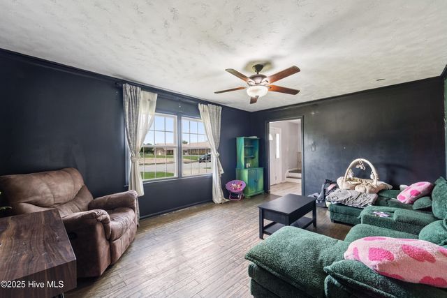 109 E Doris Avenue, Jacksonville, NC 28540