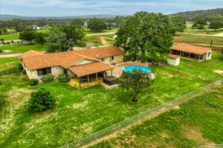 603 Oak Ridge Dr, Bandera, TX 78003