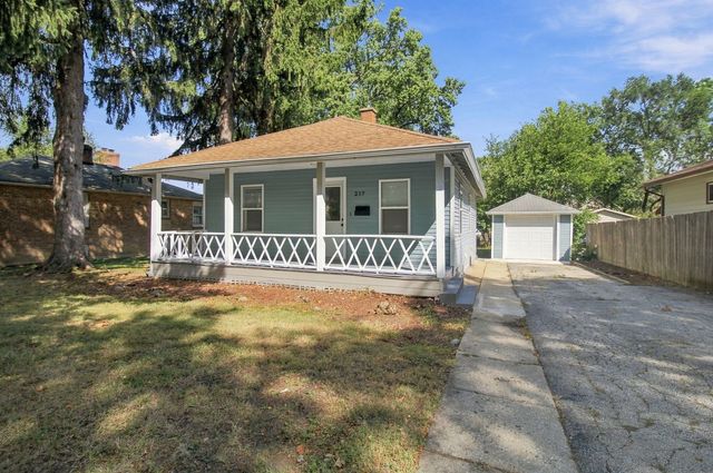 217 N Warwick Avenue, Westmont, IL 60559