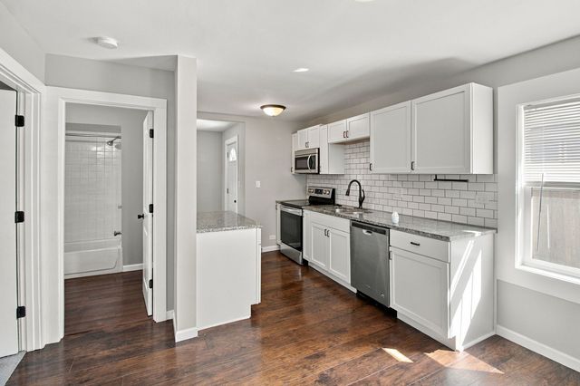 217 N Warwick Avenue, Westmont, IL 60559