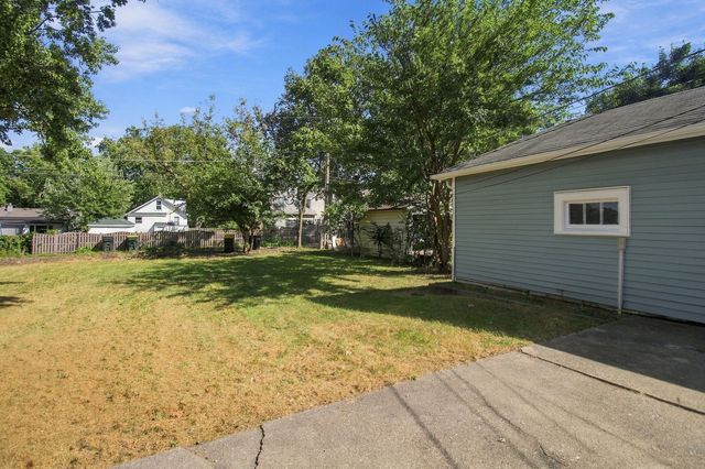 217 N Warwick Avenue, Westmont, IL 60559