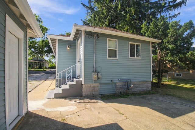 217 N Warwick Avenue, Westmont, IL 60559
