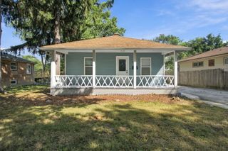 217 N Warwick Avenue, Westmont, IL 60559