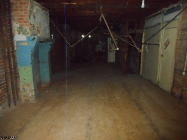 77 Garside St, Newark City, NJ 07104