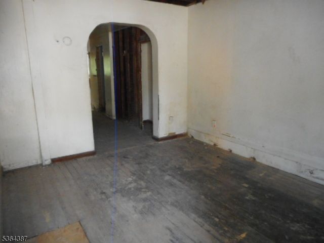77 Garside St, Newark City, NJ 07104