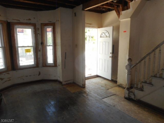 77 Garside St, Newark City, NJ 07104