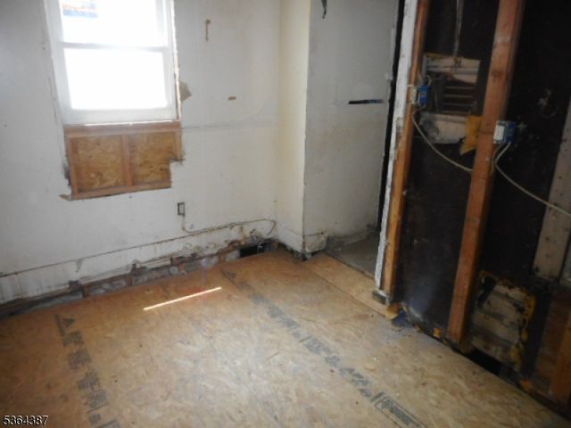 77 Garside St, Newark City, NJ 07104