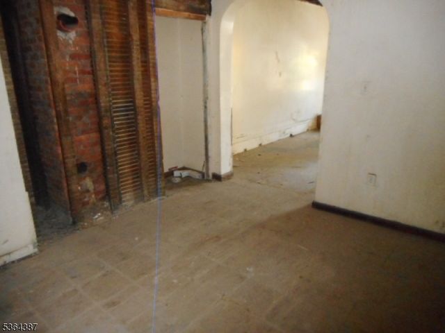 77 Garside St, Newark City, NJ 07104