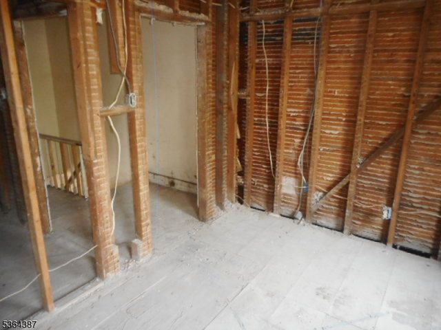 77 Garside St, Newark City, NJ 07104