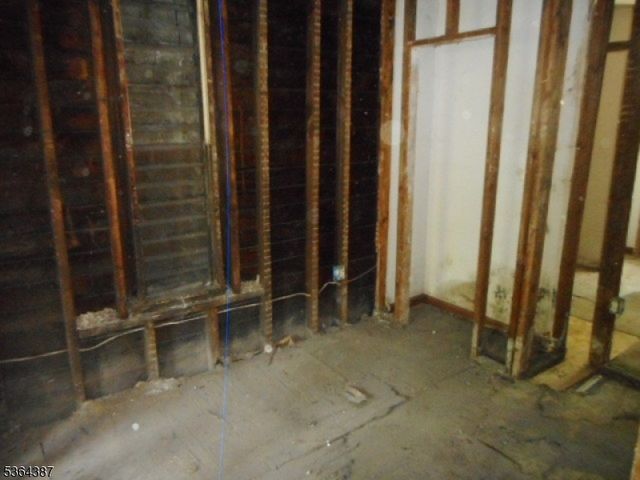 77 Garside St, Newark City, NJ 07104
