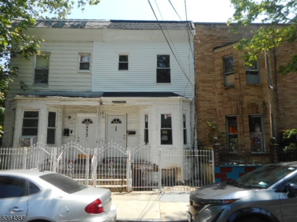 77 Garside St, Newark City, NJ 07104