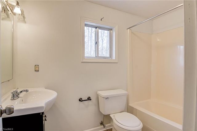 2057 Claxton SW Drive, Winston-salem, NC 27127