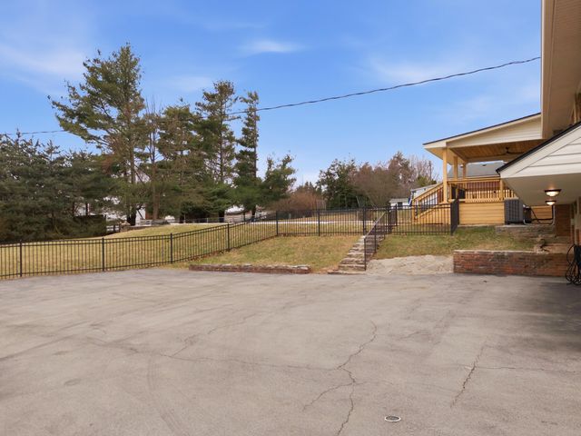 668 Cromwell Way, Lexington, KY 40503