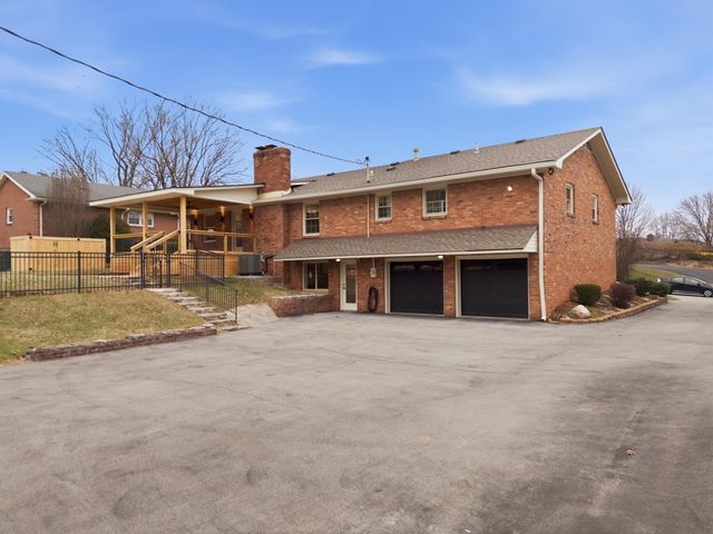 668 Cromwell Way, Lexington, KY 40503