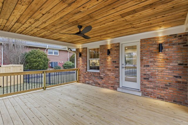 668 Cromwell Way, Lexington, KY 40503