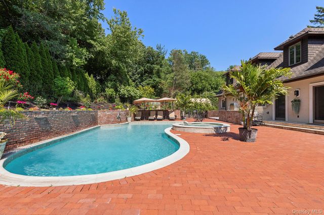 91 Crescent Beach Road, Glen Cove, NY 11542