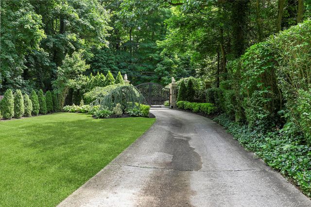 91 Crescent Beach Road, Glen Cove, NY 11542