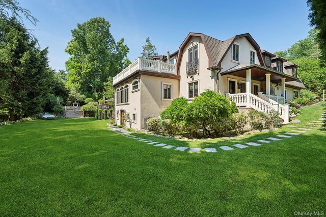 91 Crescent Beach Road, Glen Cove, NY 11542
