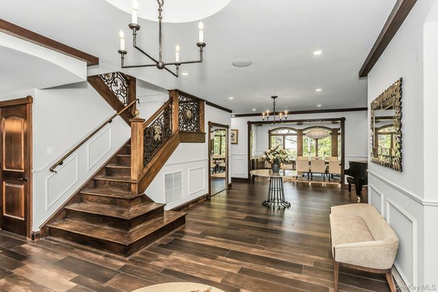 91 Crescent Beach Road, Glen Cove, NY 11542