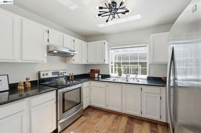 515 Canyon Oaks Dr F, Oakland, CA 94605