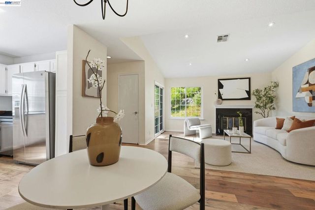 515 Canyon Oaks Dr F, Oakland, CA 94605