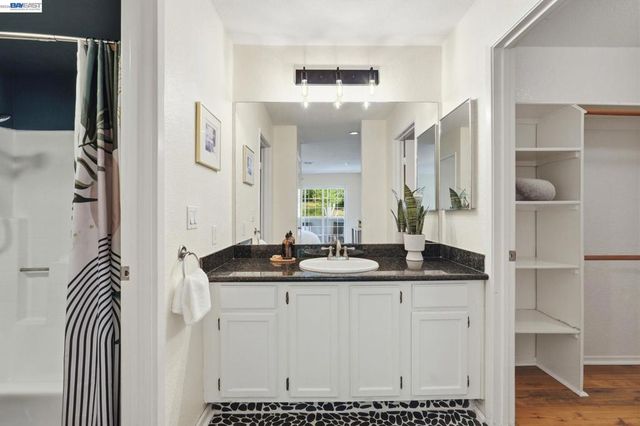 515 Canyon Oaks Dr F, Oakland, CA 94605