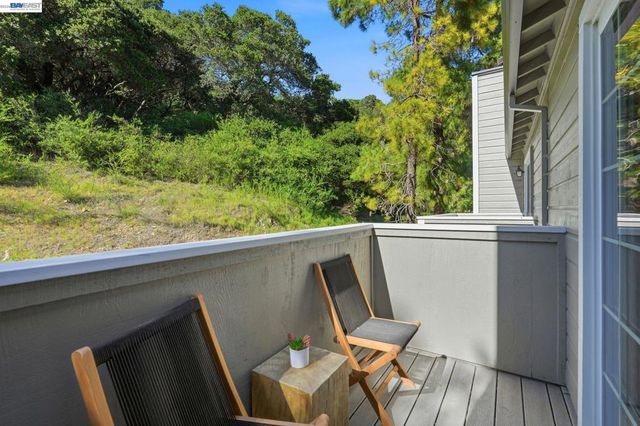 515 Canyon Oaks Dr F, Oakland, CA 94605