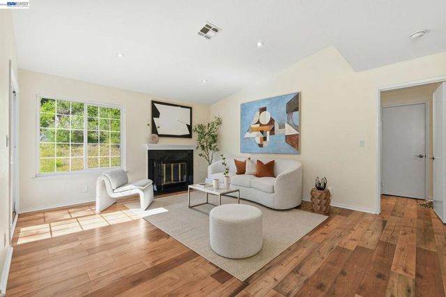 515 Canyon Oaks Dr F, Oakland, CA 94605