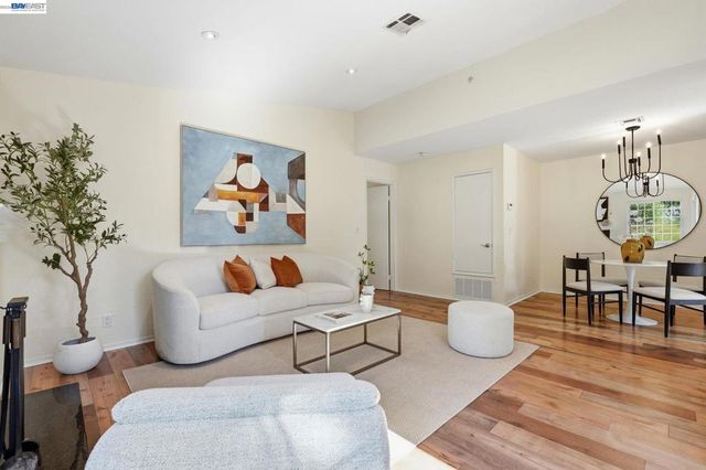 515 Canyon Oaks Dr F, Oakland, CA 94605