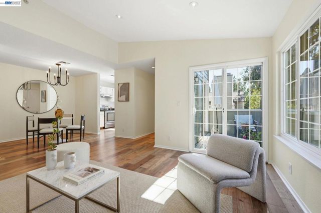 515 Canyon Oaks Dr F, Oakland, CA 94605