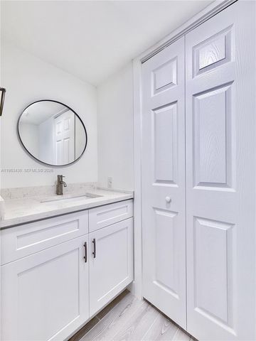 404 Sandtree Dr, Palm Beach Gardens, FL 33403