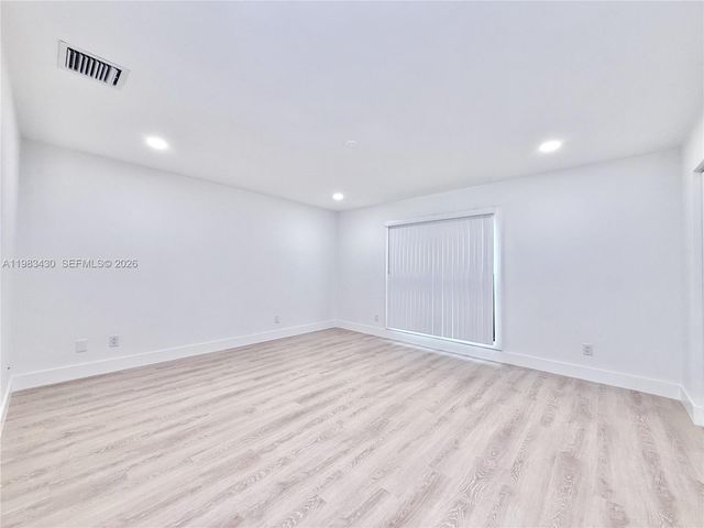 404 Sandtree Dr, Palm Beach Gardens, FL 33403