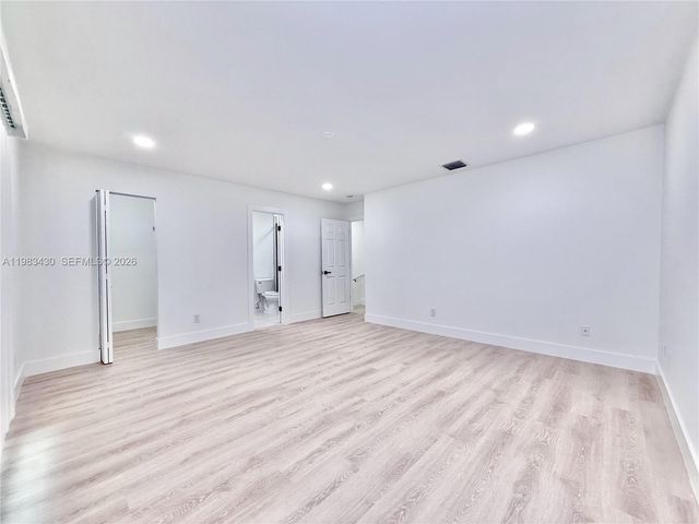 404 Sandtree Dr, Palm Beach Gardens, FL 33403