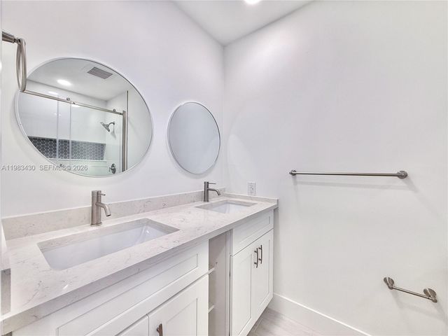 404 Sandtree Dr, Palm Beach Gardens, FL 33403